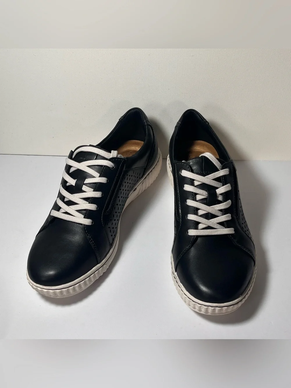 Clarks Collection Caroline Ella Leather/Textile Casual Sneakers Size: 9.5